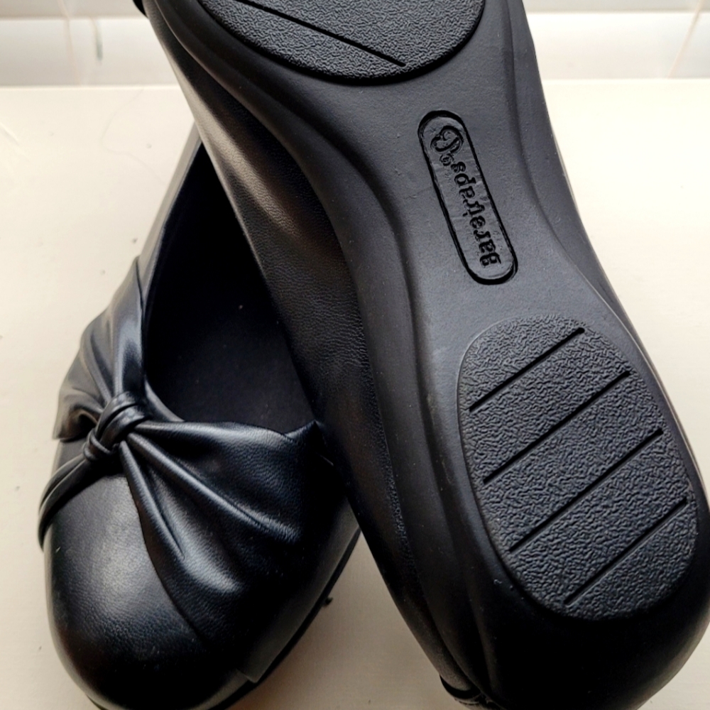 Baretraps Size 8.5 Corporate Flats